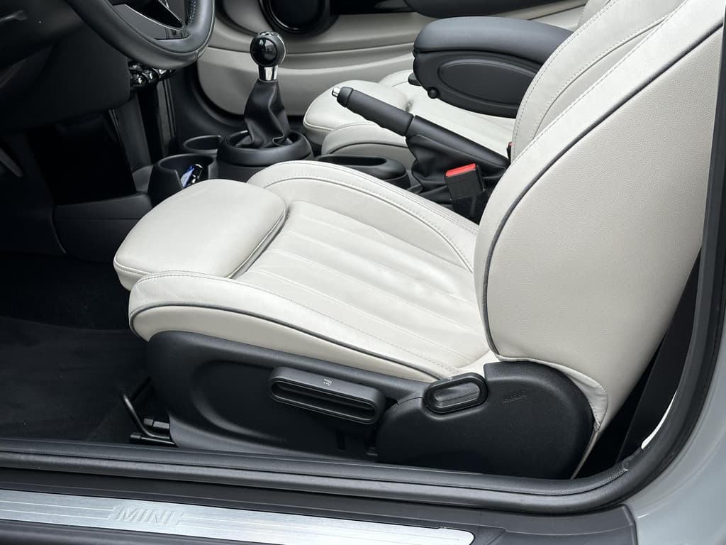 MINI Cabrio 1.5 Cooper Pepper Serious Business thumbnail 6