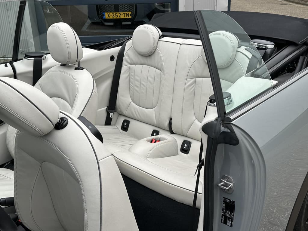 MINI Cabrio 1.5 Cooper Pepper Serious Business thumbnail 7