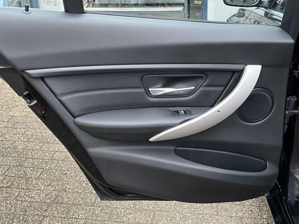 BMW 3-serie 330e High Executive thumbnail 14