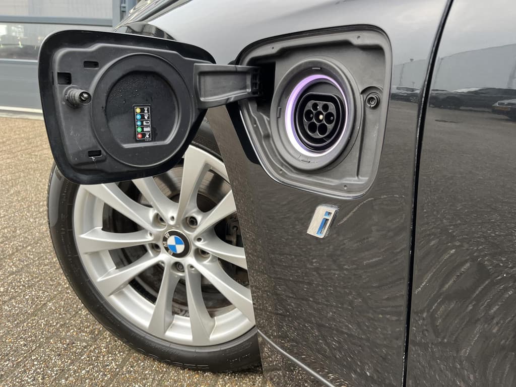 BMW 3-serie 330e High Executive thumbnail 40