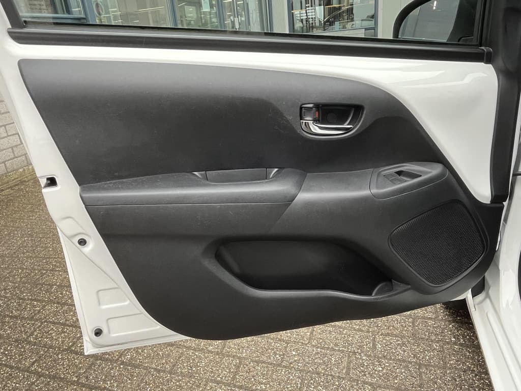 Peugeot 108 1.0 e-VTi Allure thumbnail 13