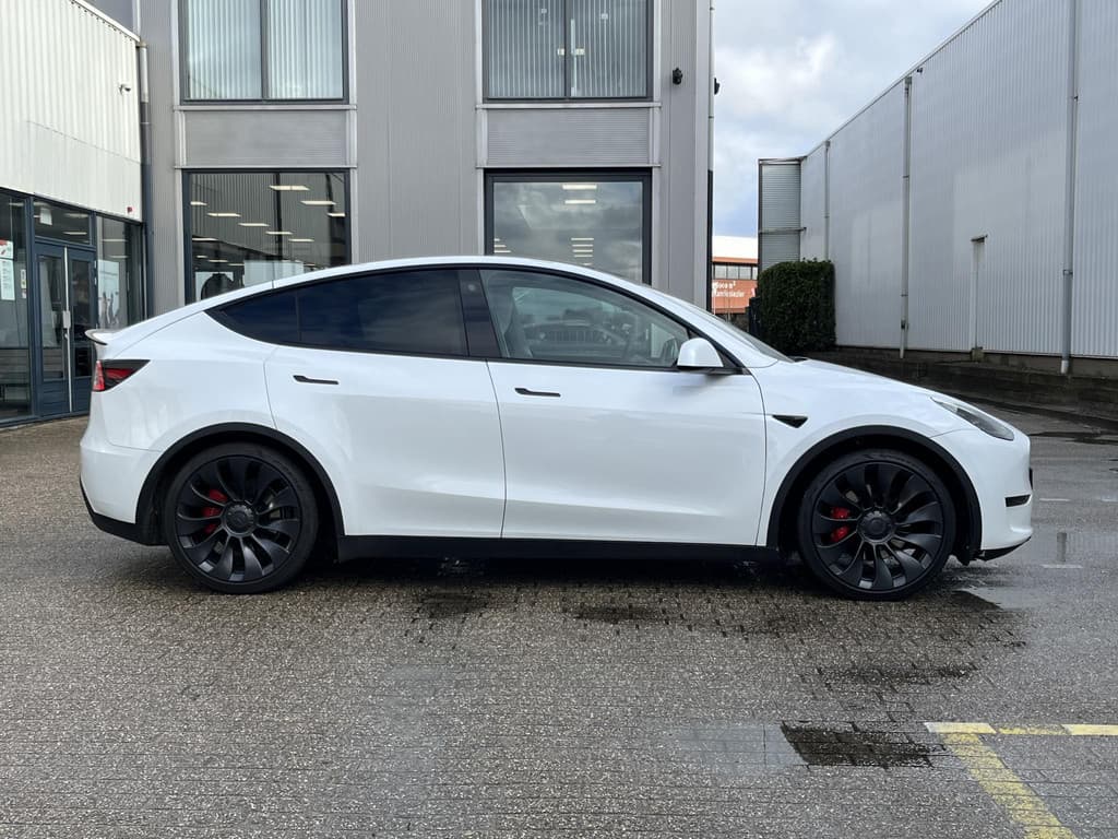 Tesla Model Y Performance AWD 75 kWh thumbnail 3