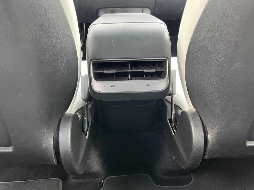 Tesla Model Y Performance AWD 75 kWh thumbnail 27