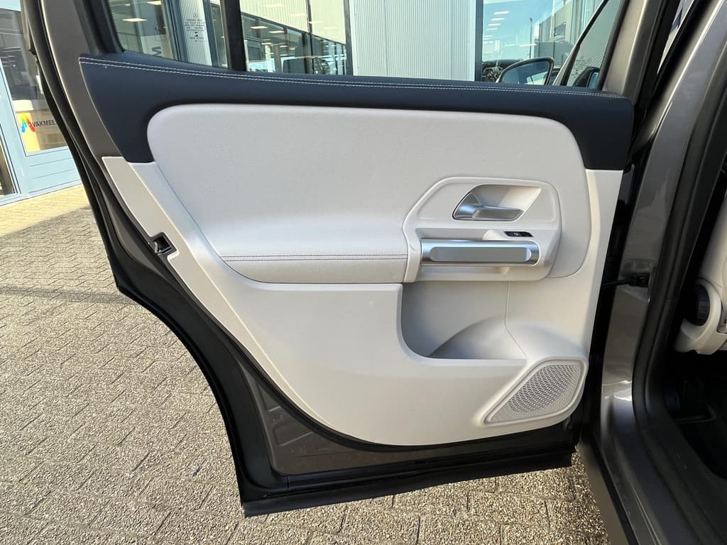 Mercedes-Benz GLB 200 Business Solution Luxury thumbnail 16