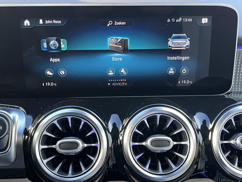 Mercedes-Benz GLB 200 Business Solution Luxury thumbnail 90