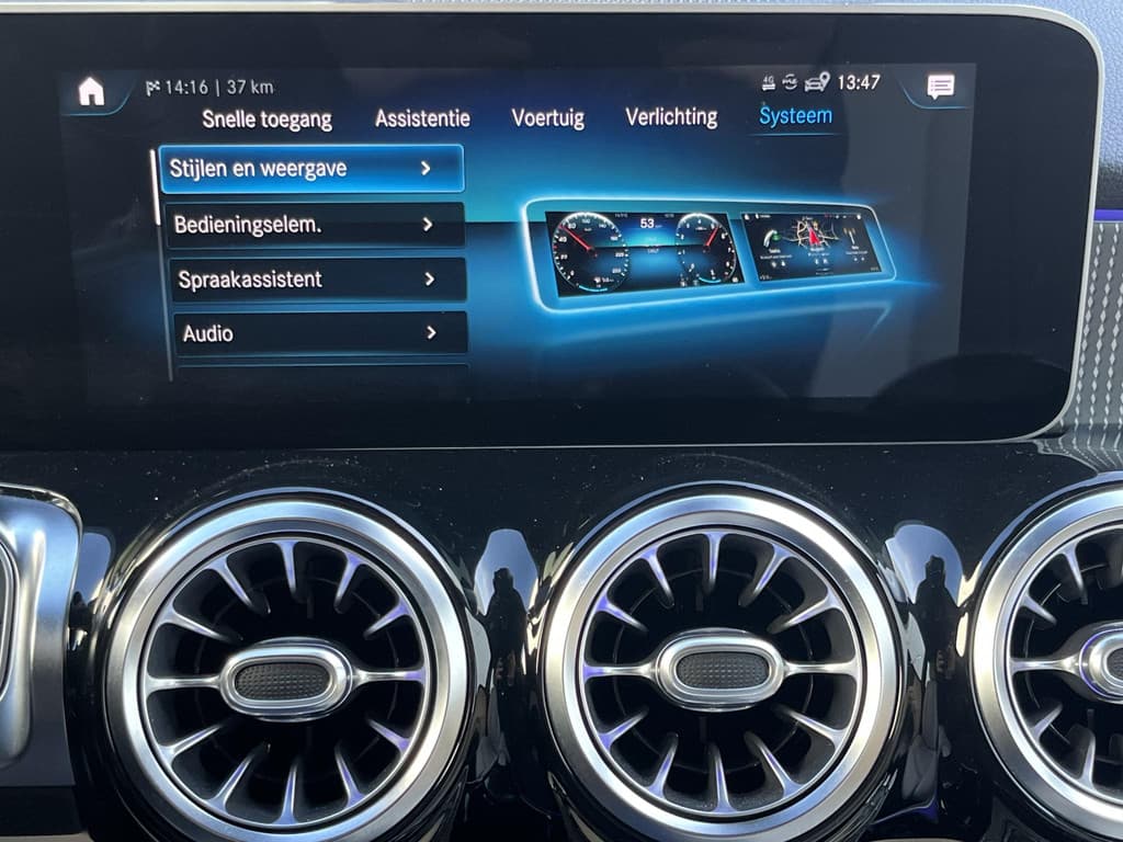 Mercedes-Benz GLB 200 Business Solution Luxury thumbnail 96