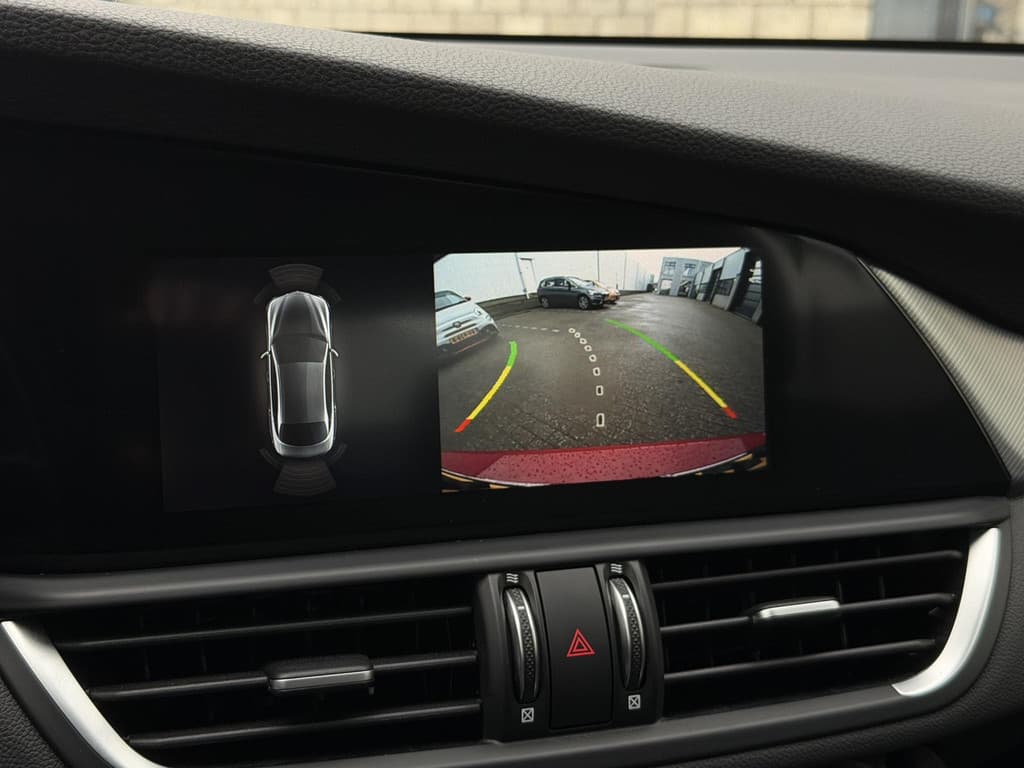 Alfa Romeo Giulia 2.0T Sprint thumbnail 23