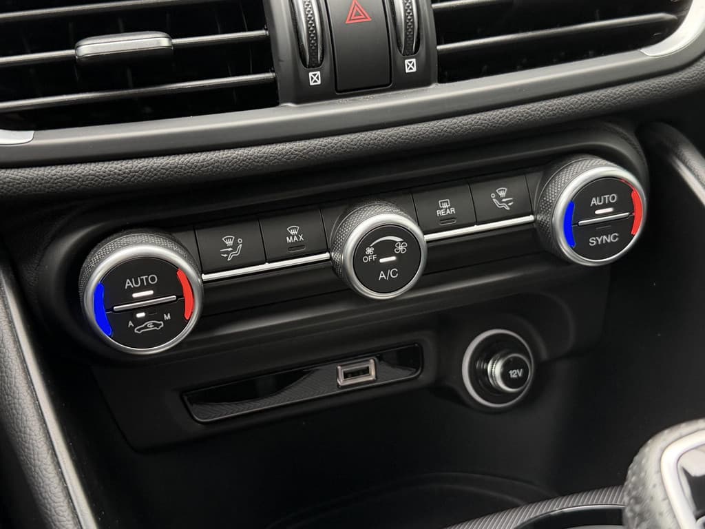 Alfa Romeo Giulia 2.0T Sprint thumbnail 26