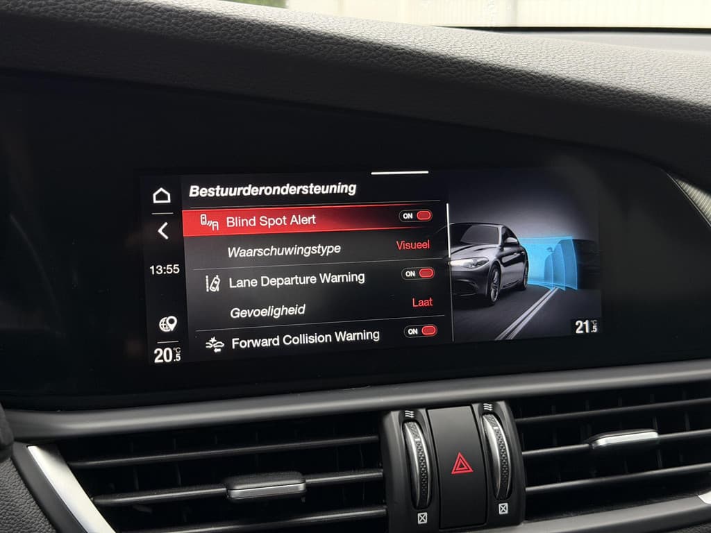 Alfa Romeo Giulia 2.0T Sprint thumbnail 30