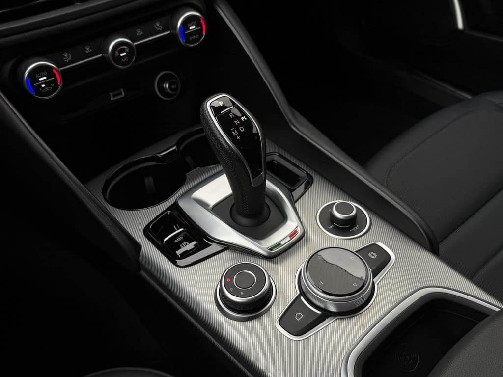 Alfa Romeo Giulia 2.0T Sprint thumbnail 38