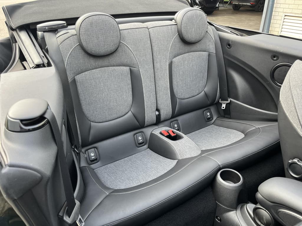 MINI Cabrio 2.0 John Cooper Works Chili thumbnail 29