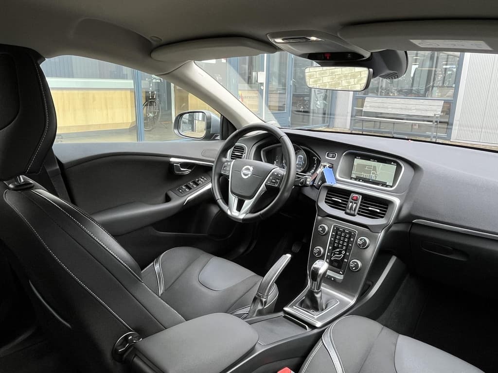 Volvo V40 2.0 T3 Momentum thumbnail 4