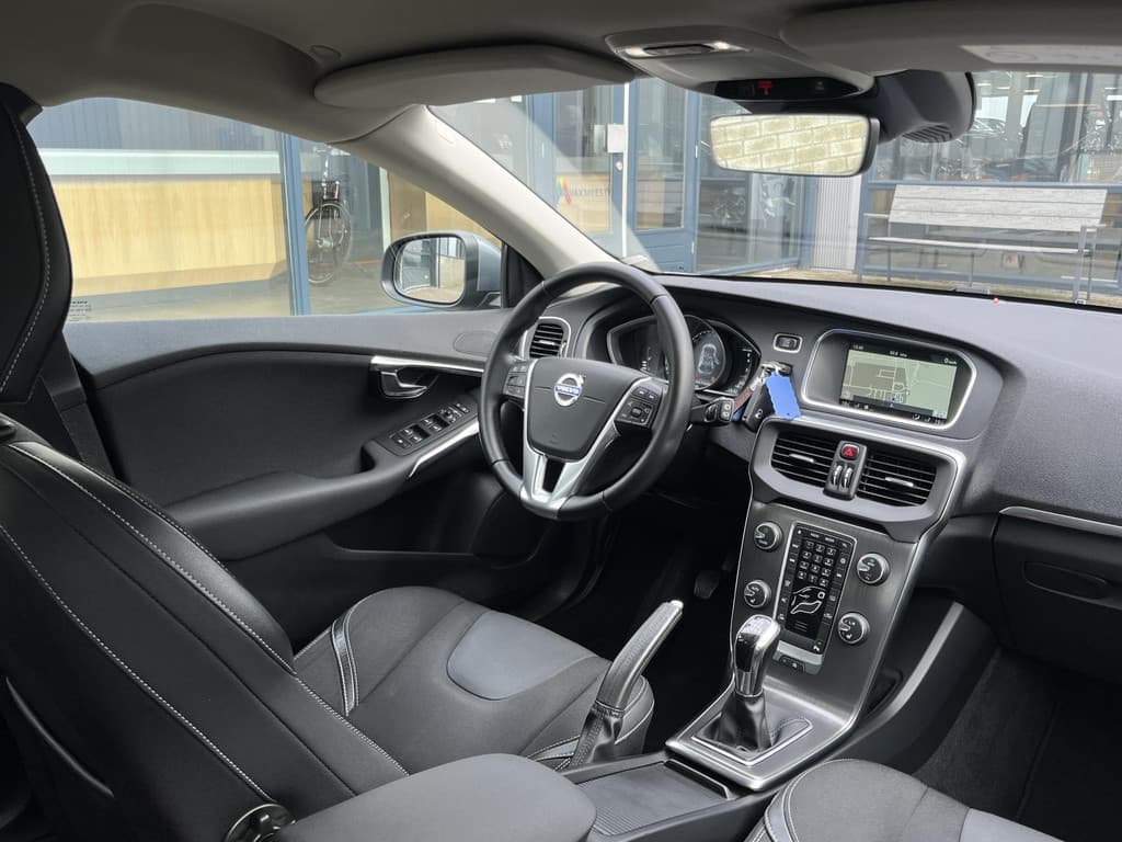 Volvo V40 2.0 T3 Momentum thumbnail 33