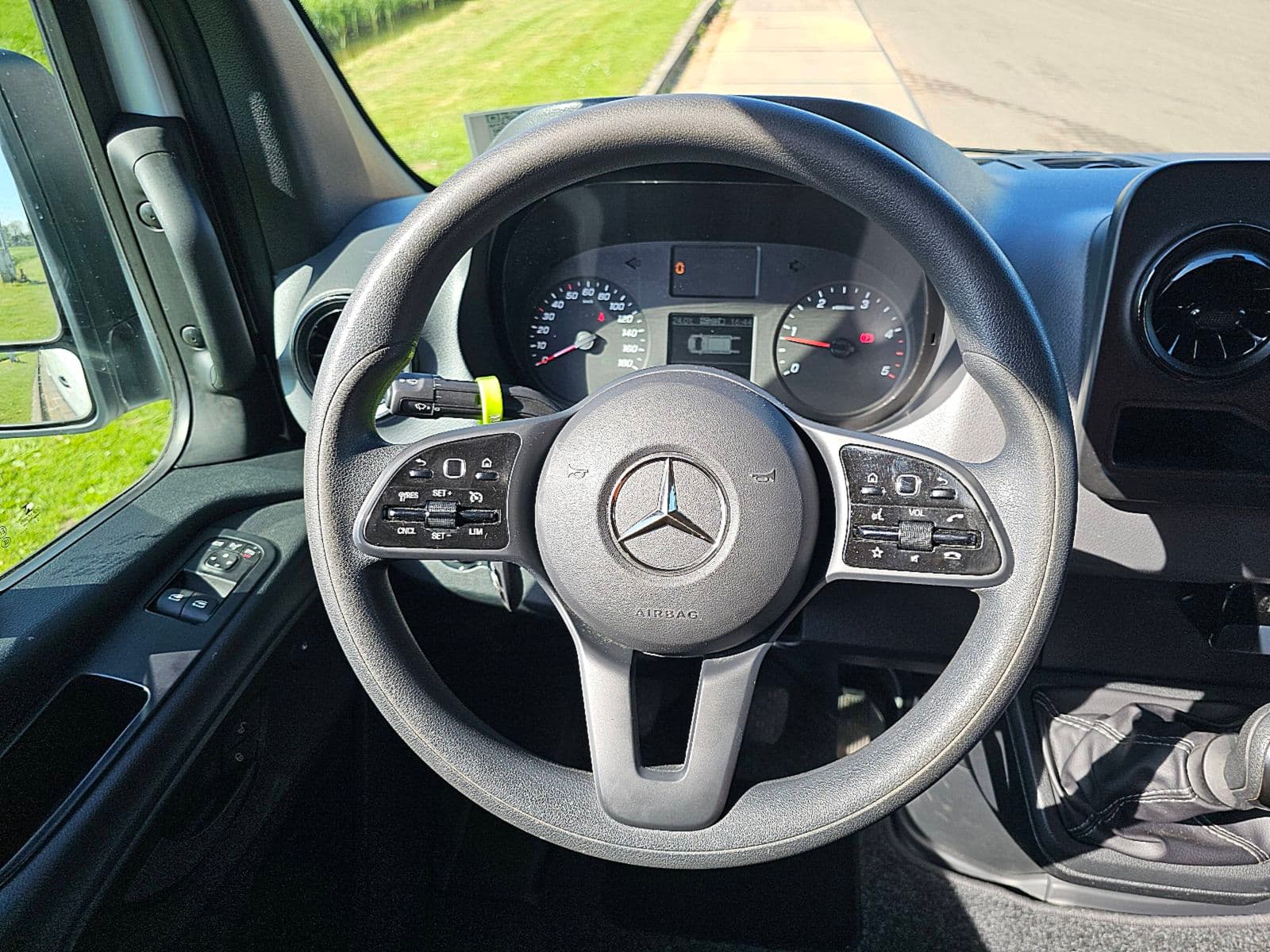 Mercedes-Benz Sprinter thumbnail 12