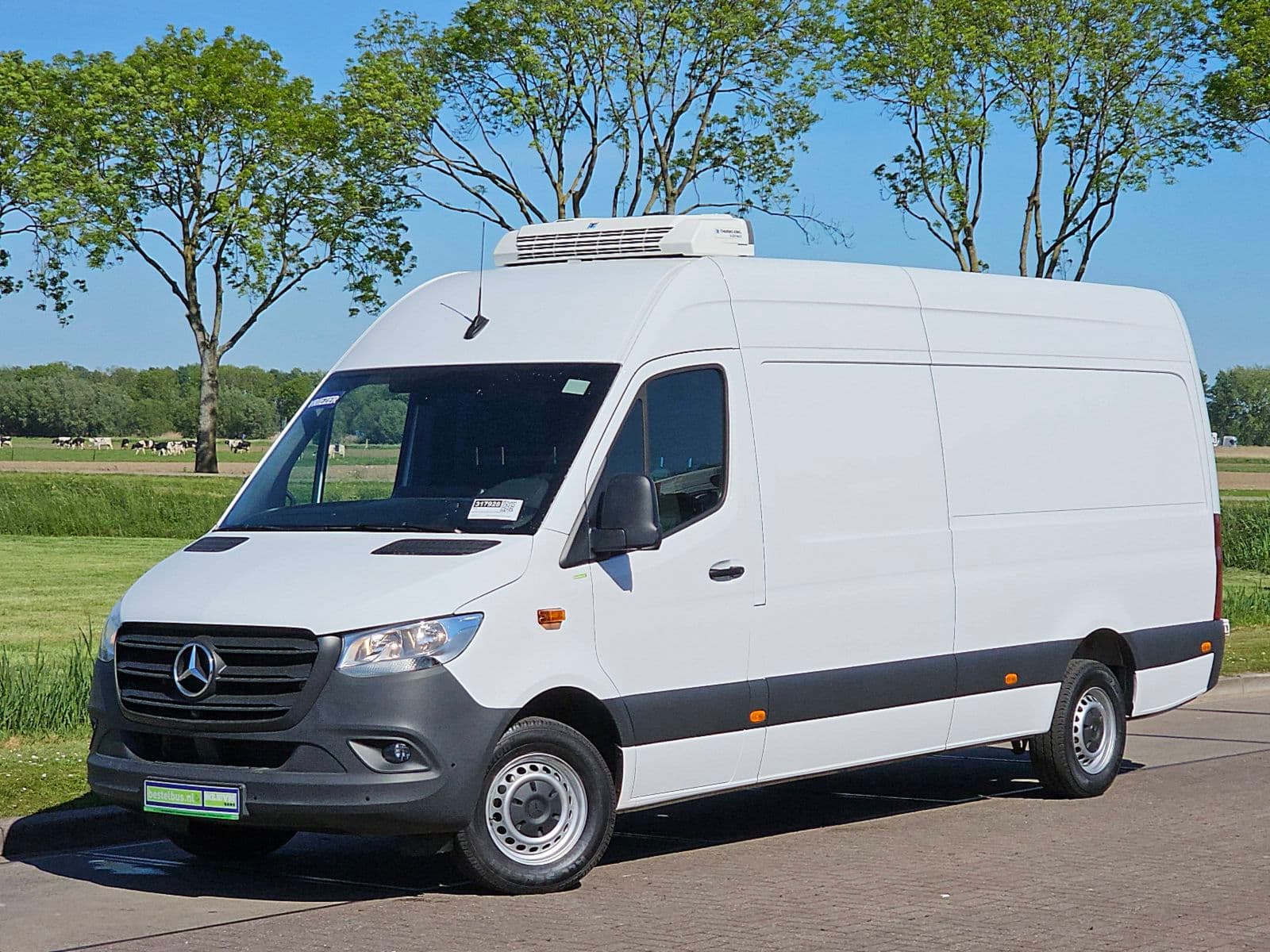 Mercedes-Benz Sprinter thumbnail 2