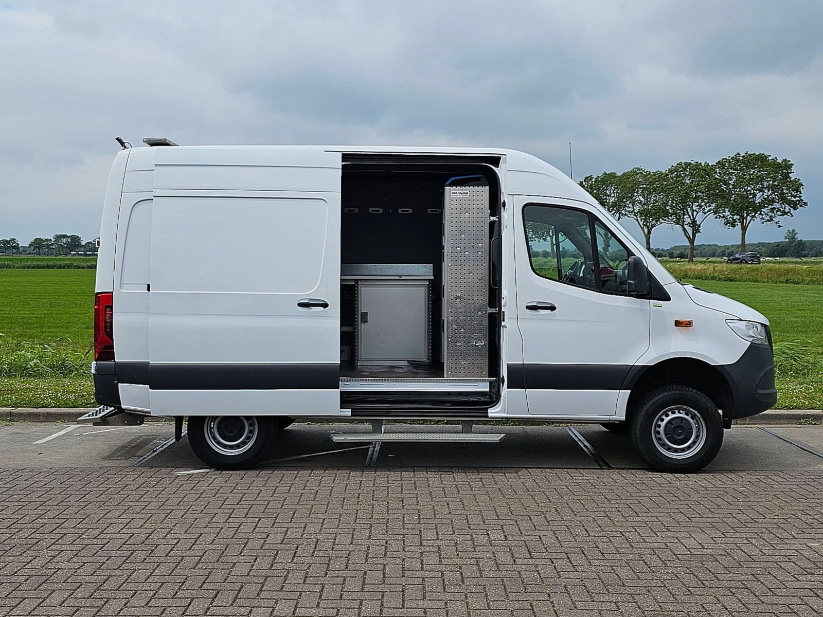 Mercedes-Benz Sprinter thumbnail 13