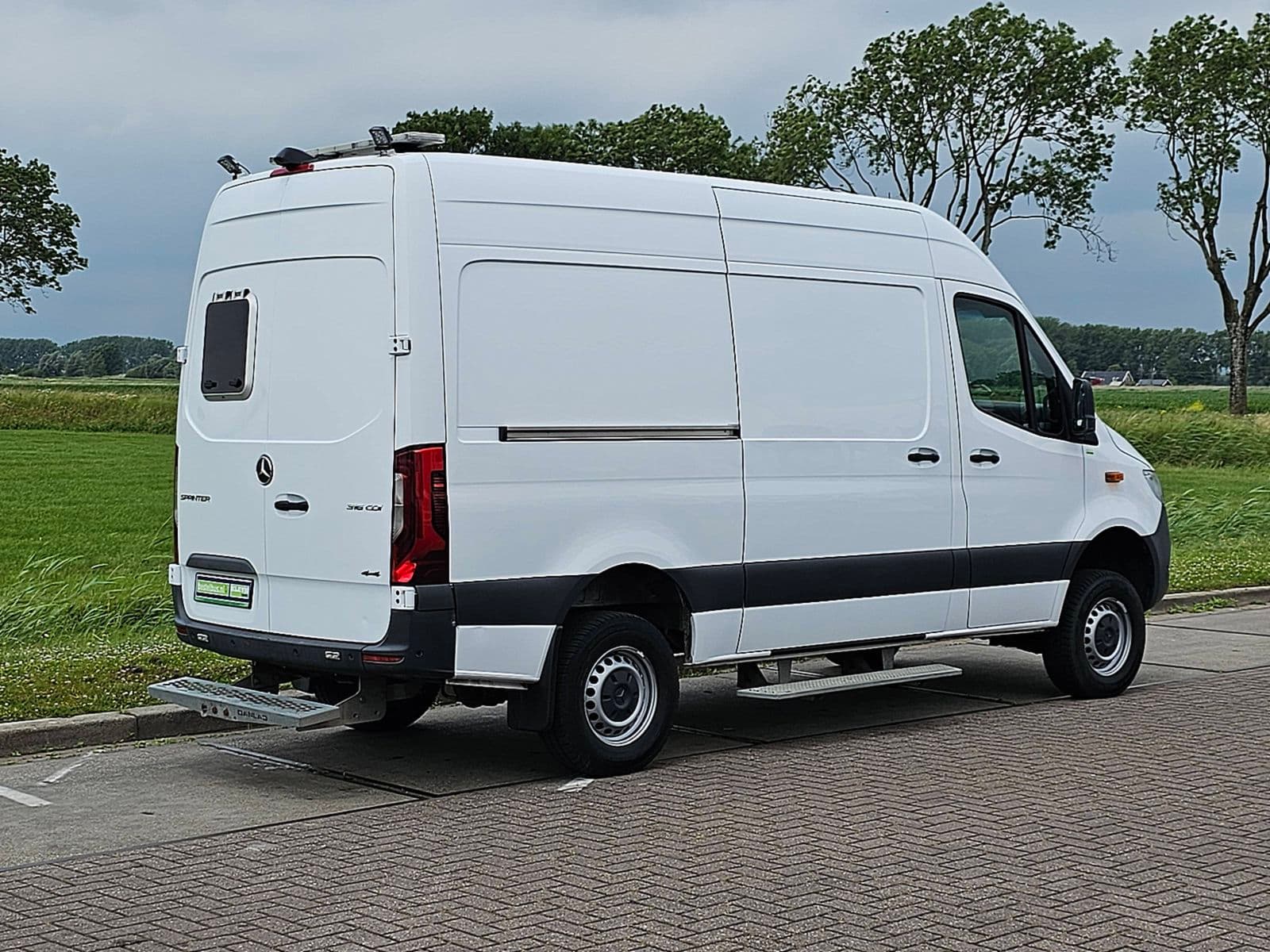 Mercedes-Benz Sprinter thumbnail 3