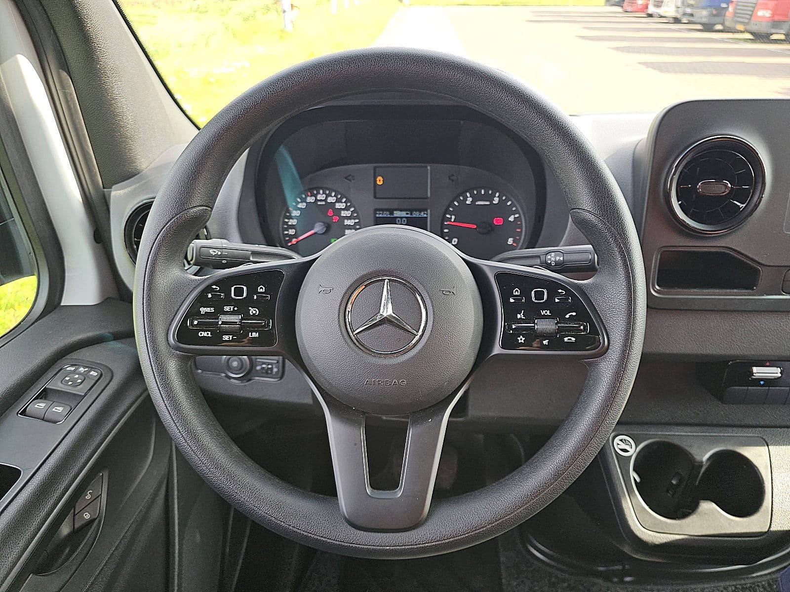 Mercedes-Benz Sprinter thumbnail 10