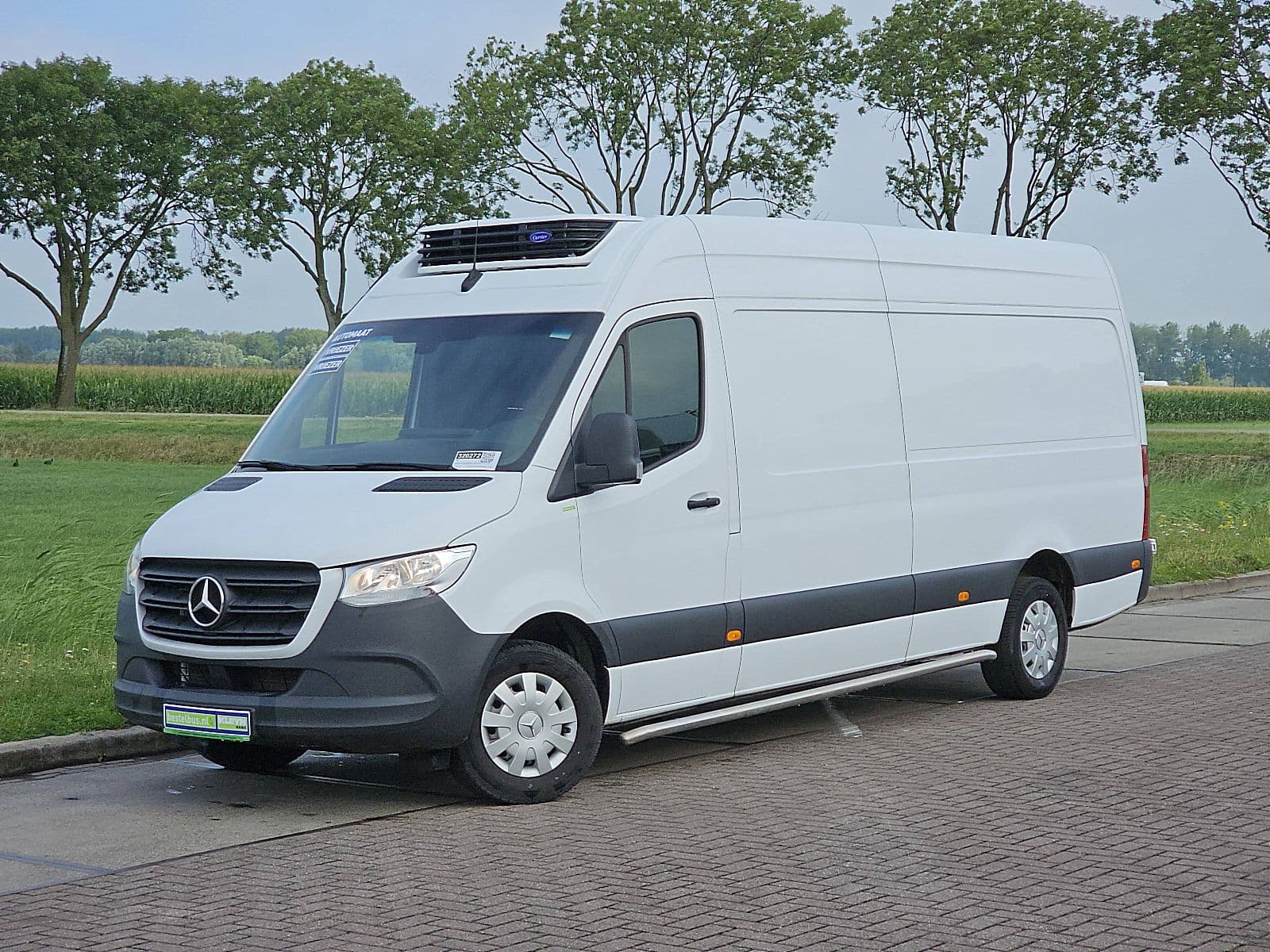 Mercedes-Benz Sprinter thumbnail 2