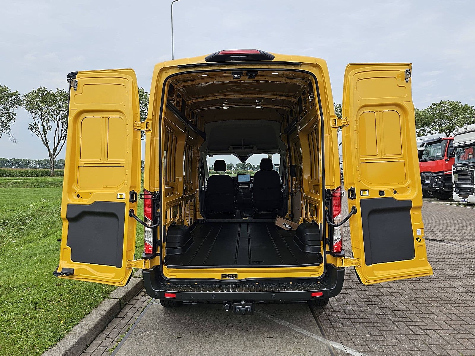 Ford E-Transit thumbnail 12