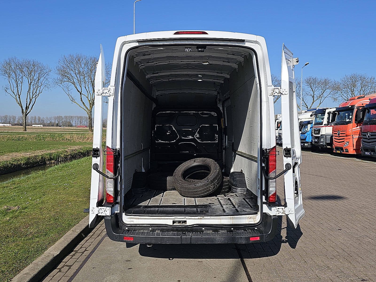 Ford E-Transit thumbnail 12