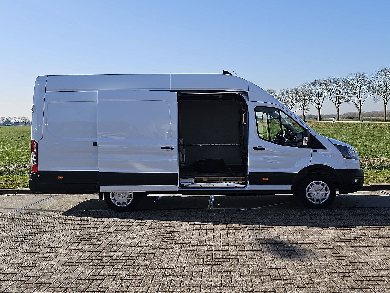 Ford E-Transit thumbnail 13