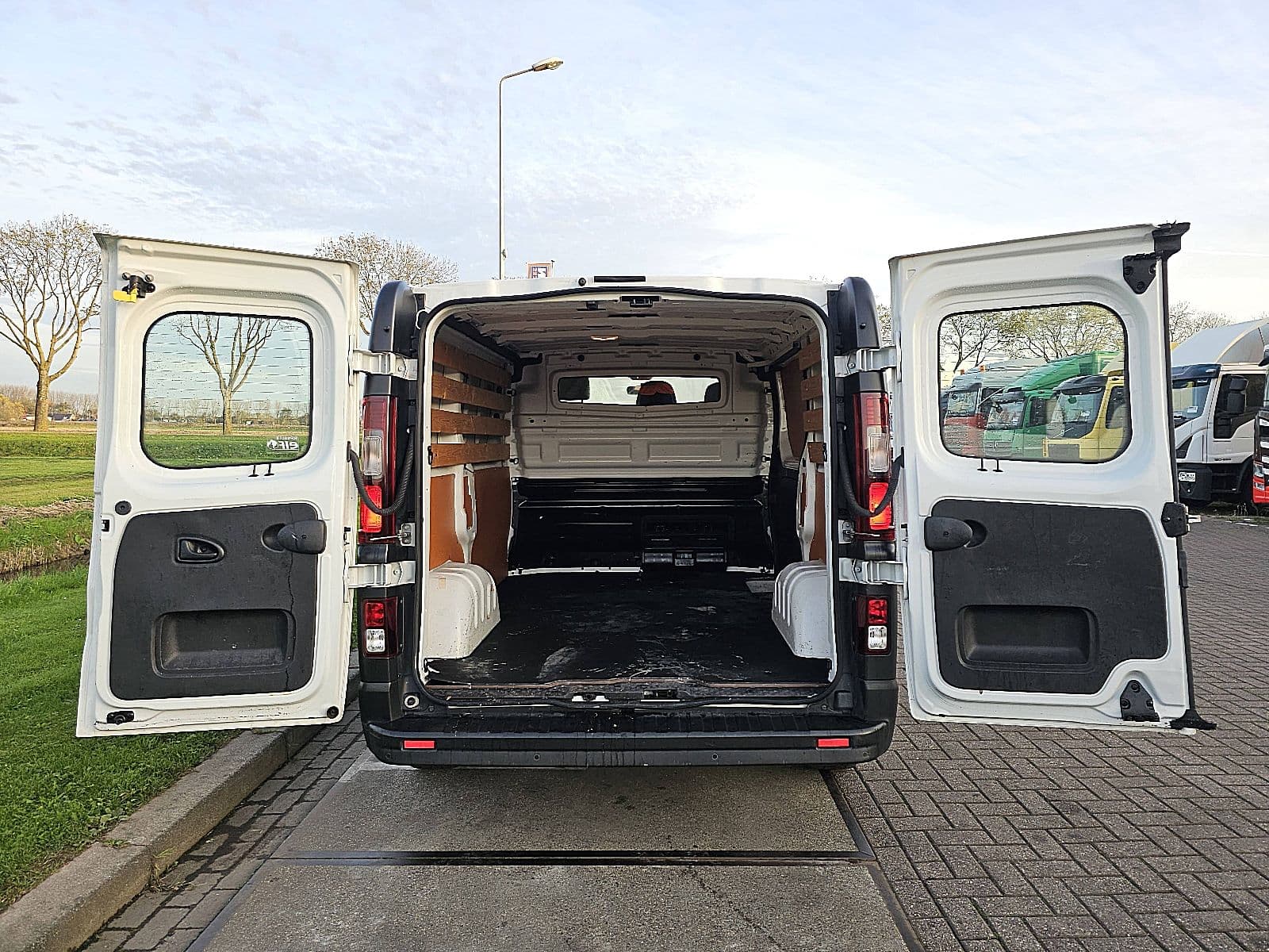 Renault Trafic thumbnail 14