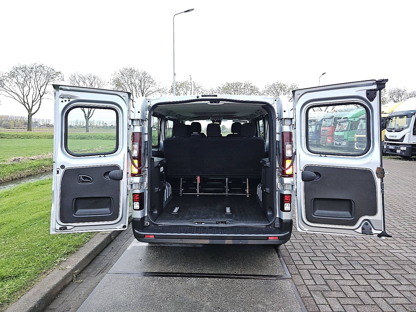 Renault Trafic thumbnail 13