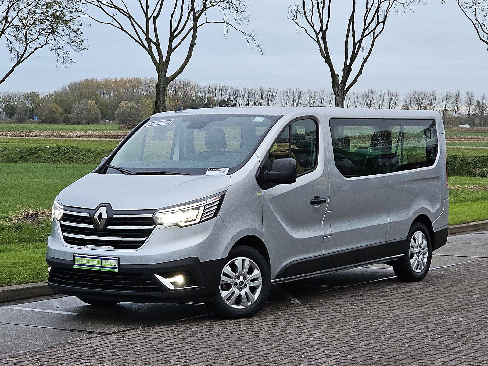Renault Trafic thumbnail 2