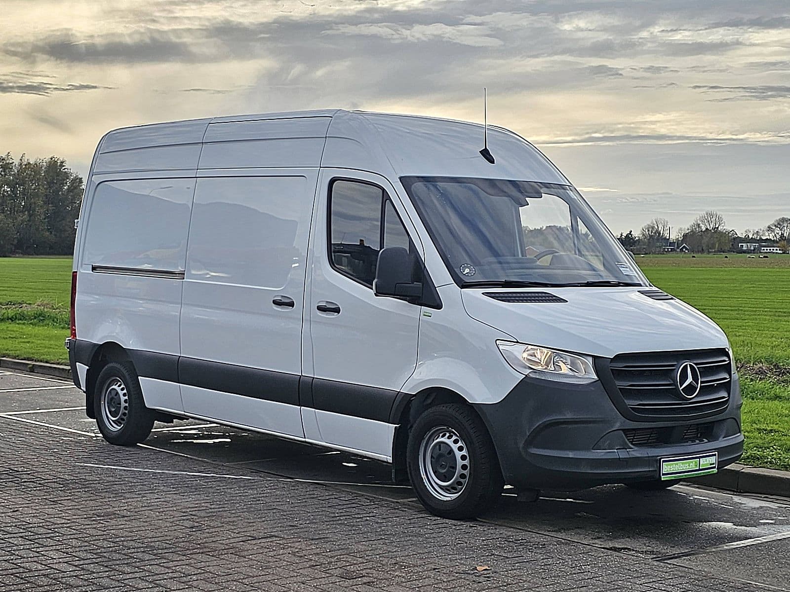 Mercedes-Benz Sprinter thumbnail 4