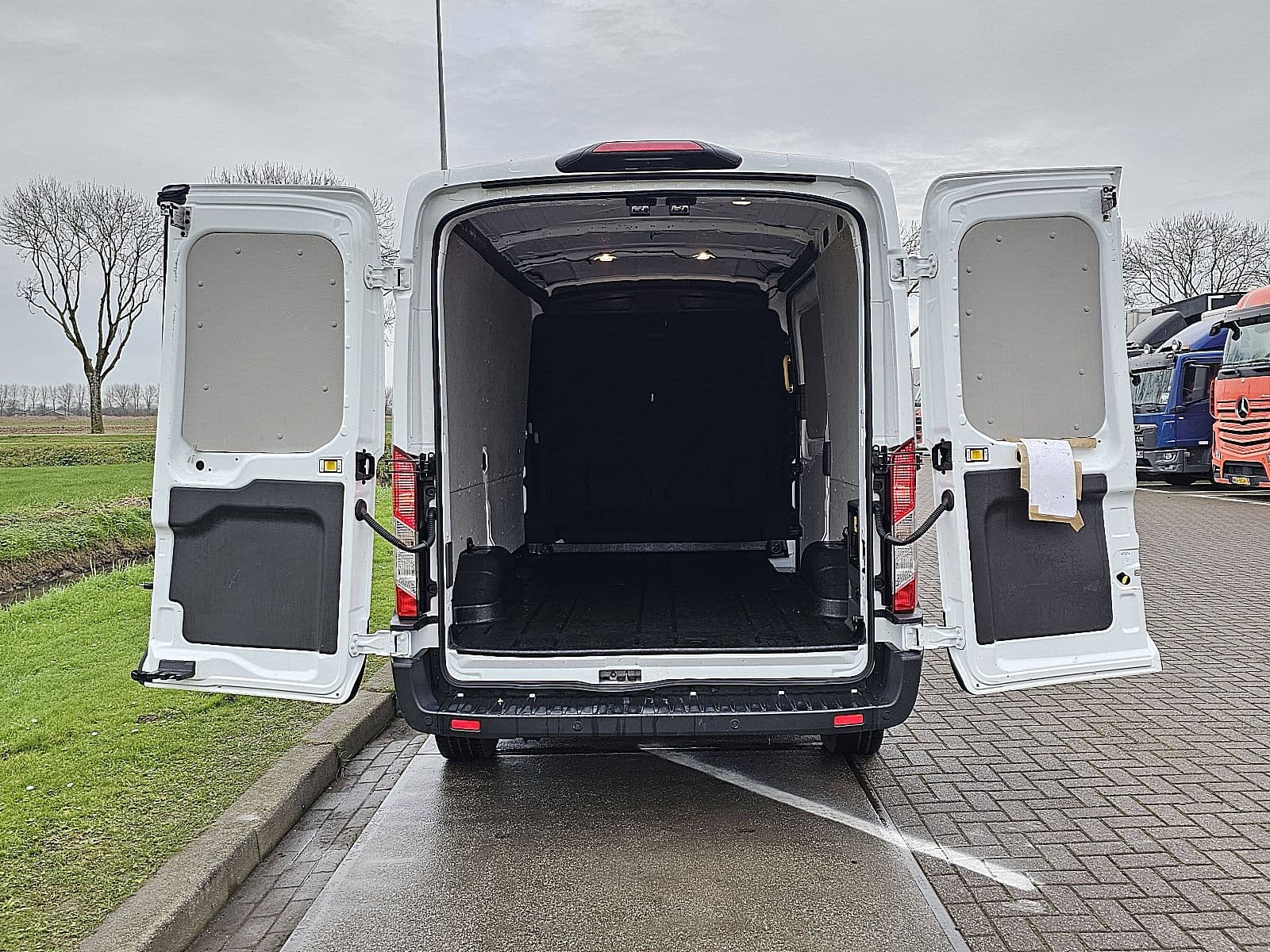 Ford E-Transit thumbnail 11