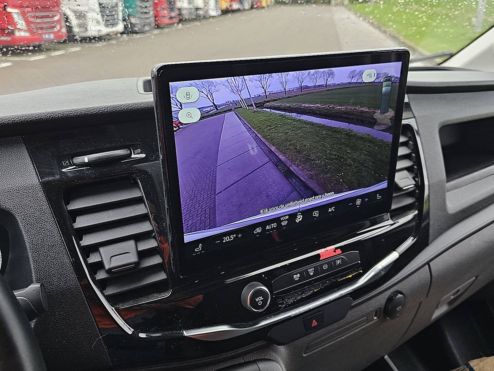 Ford E-Transit thumbnail 16