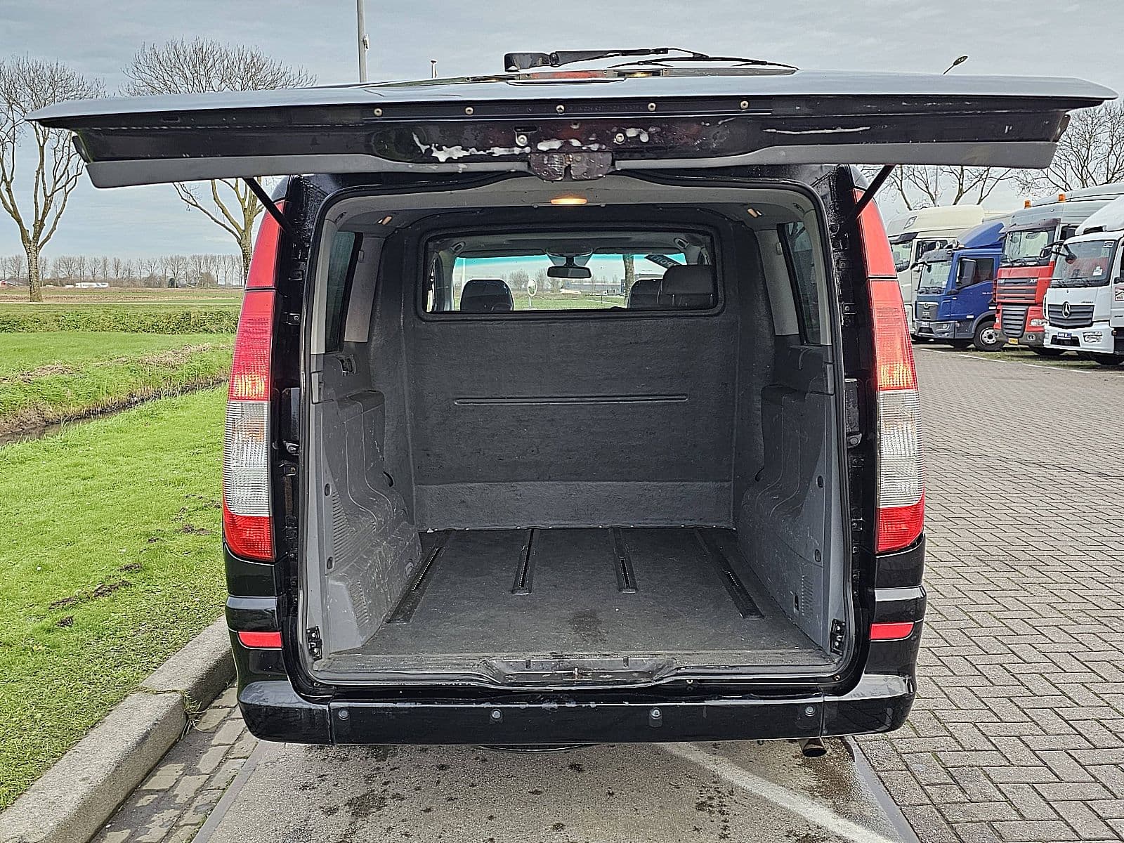 Mercedes-Benz Viano thumbnail 13