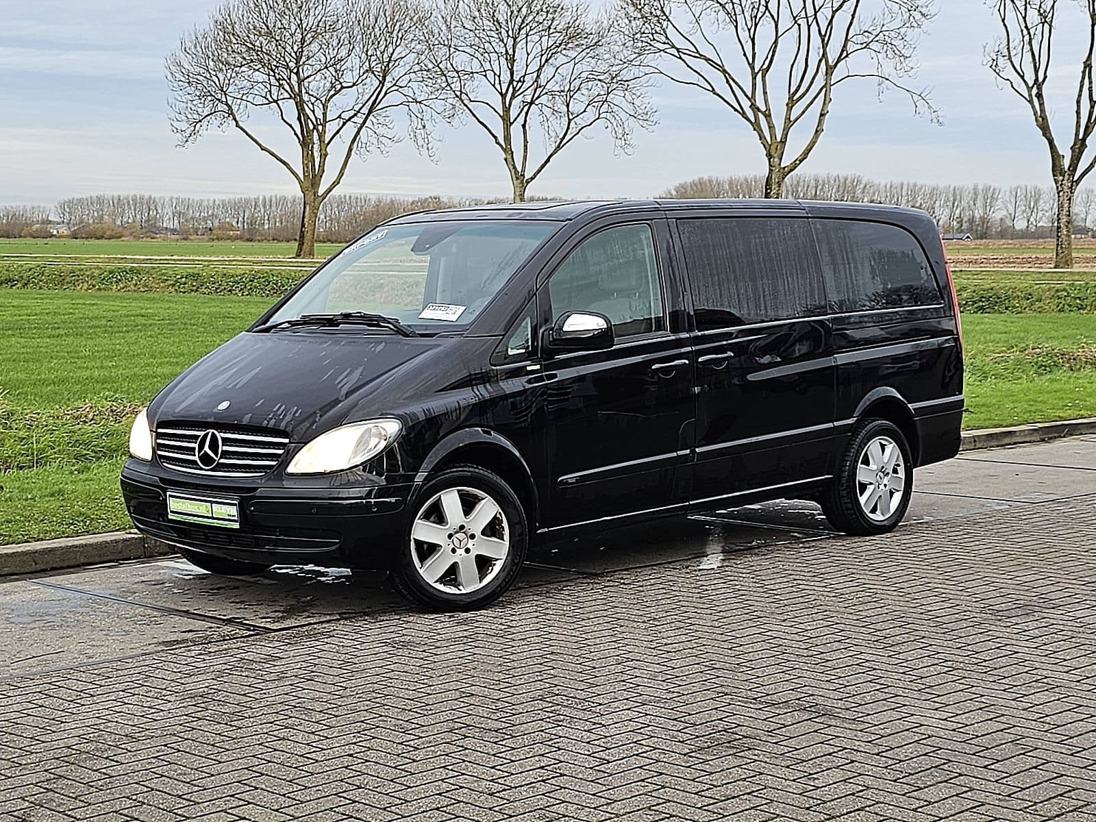 Mercedes-Benz Viano thumbnail 2