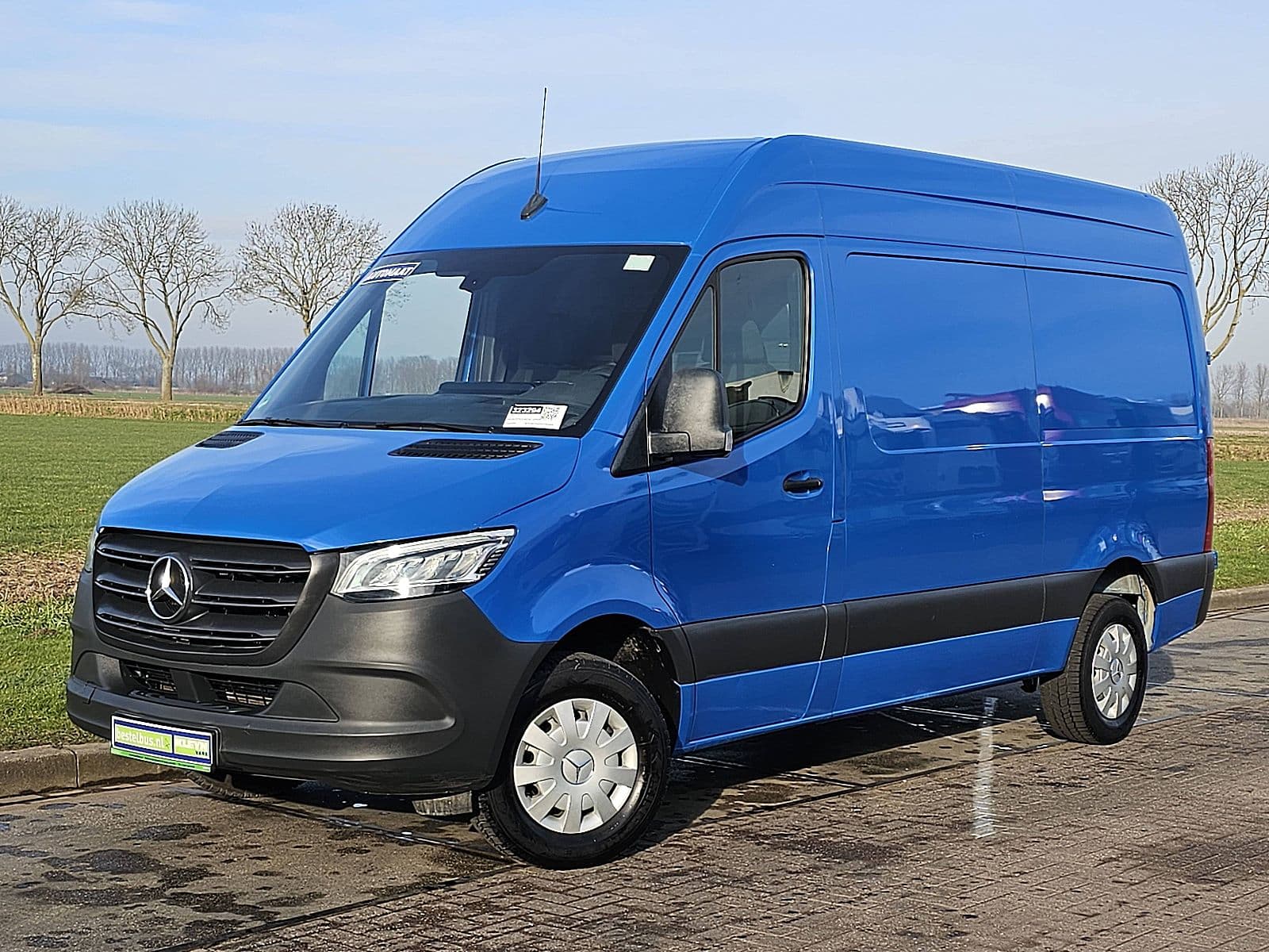 Mercedes-Benz Sprinter thumbnail 2