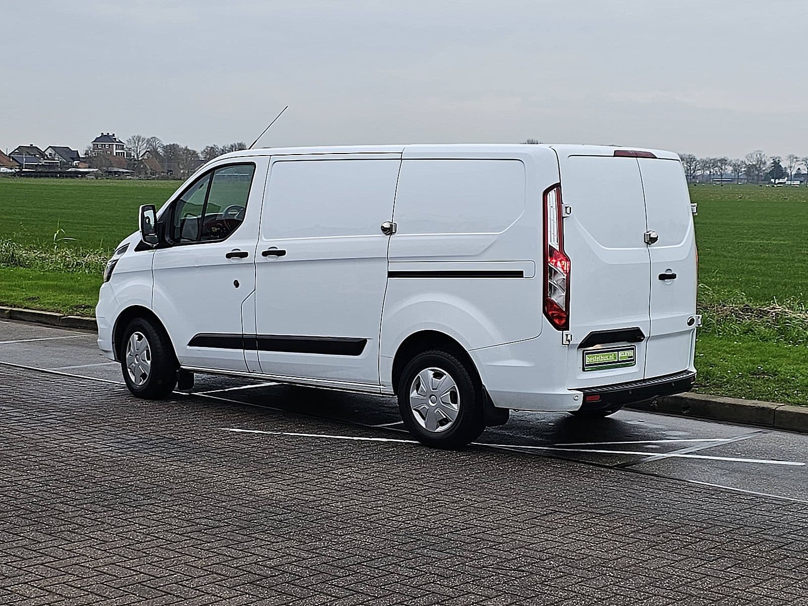 Ford Transit thumbnail 5