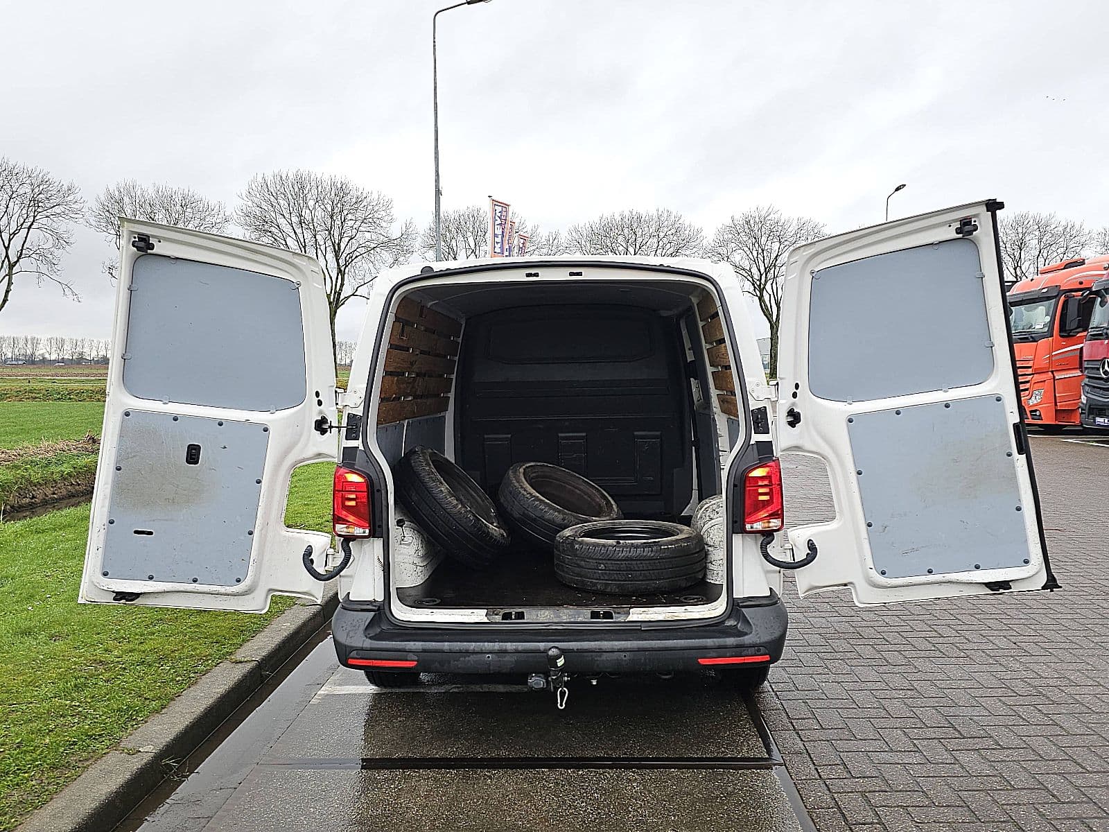 Volkswagen Transporter thumbnail 12