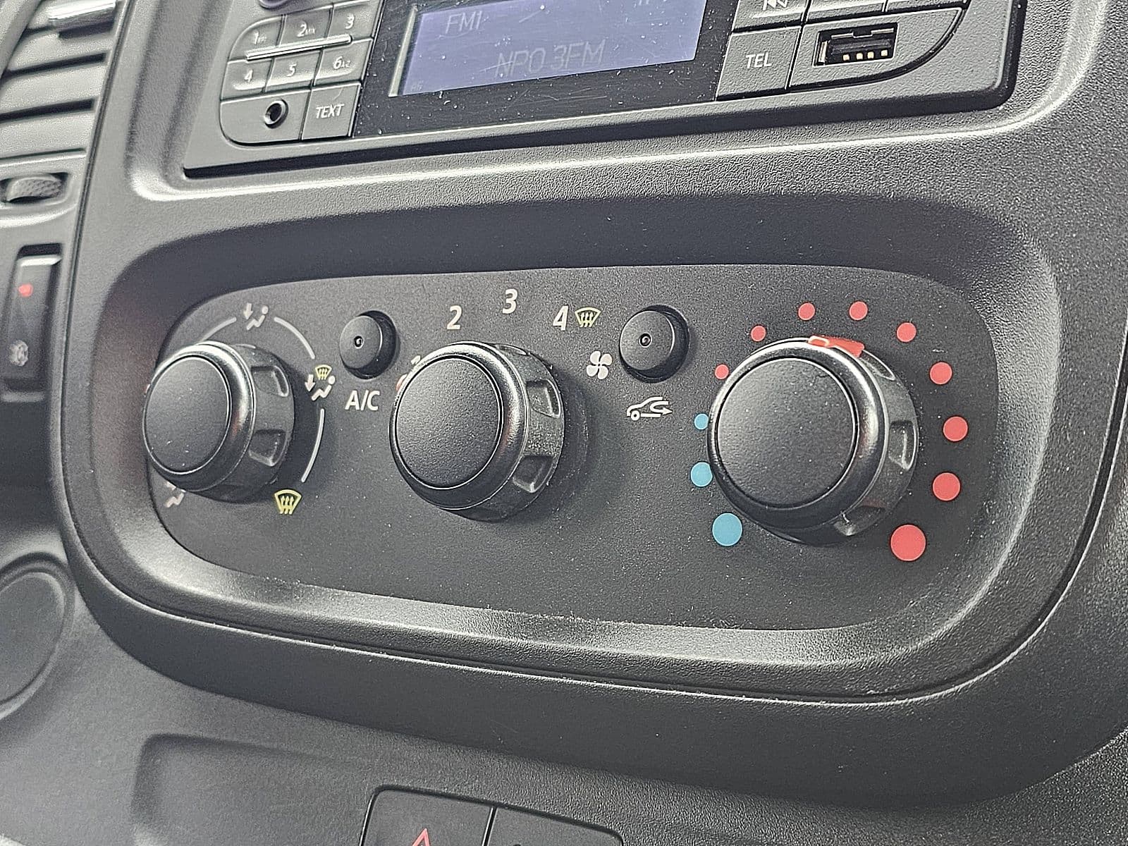 Opel Vivaro thumbnail 9