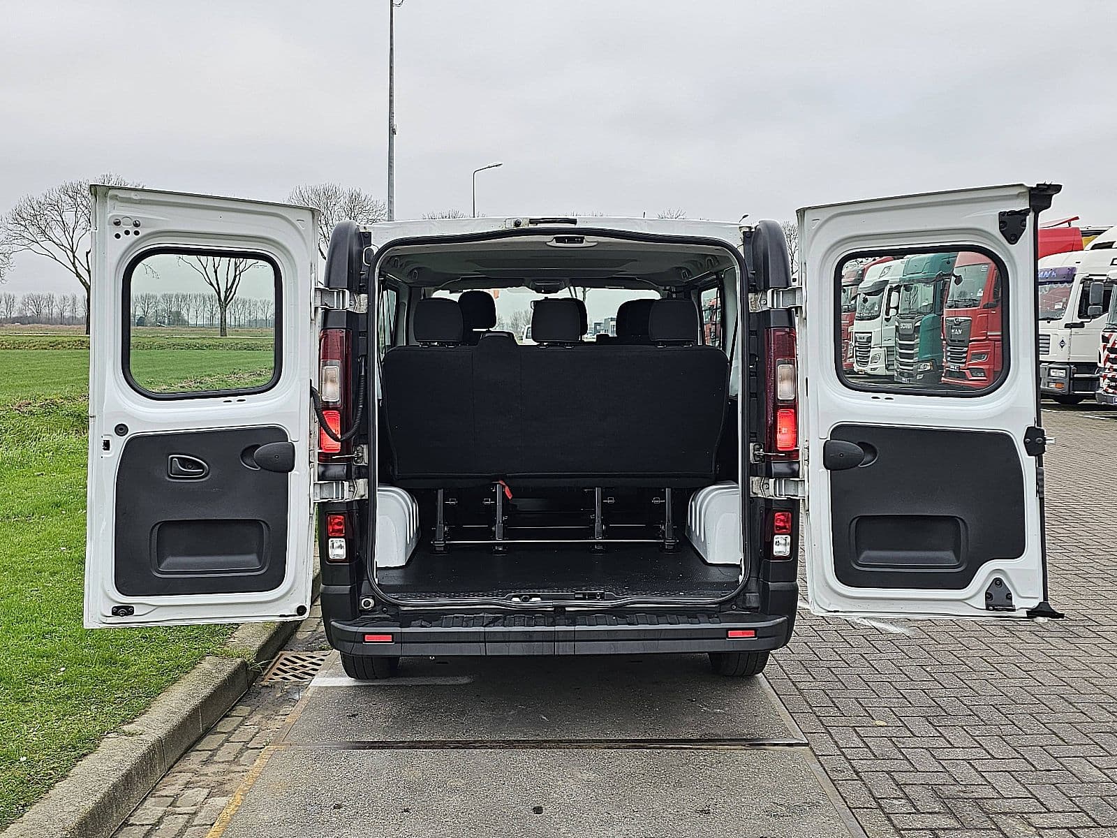 Opel Vivaro thumbnail 13