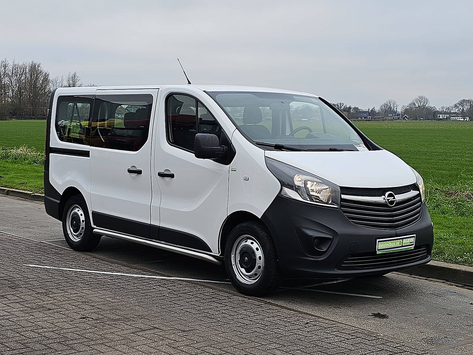 Opel Vivaro thumbnail 4