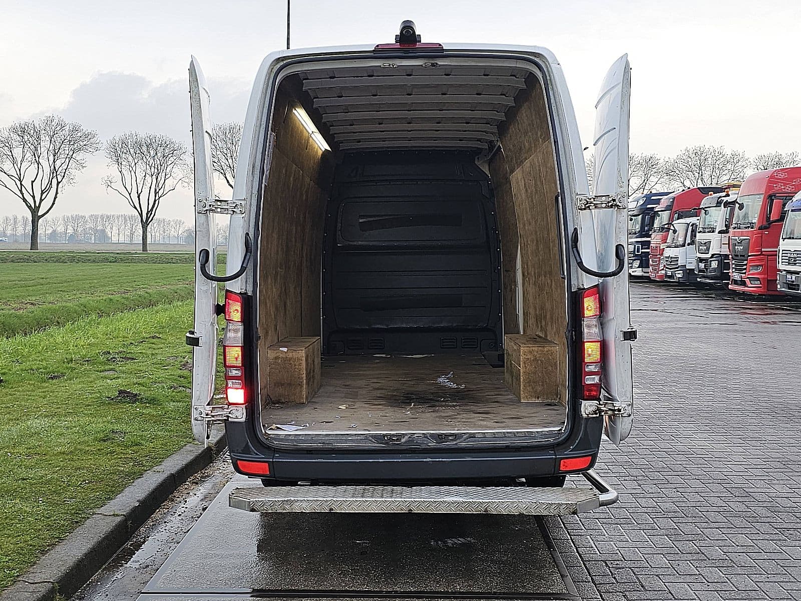 Mercedes-Benz Sprinter thumbnail 9