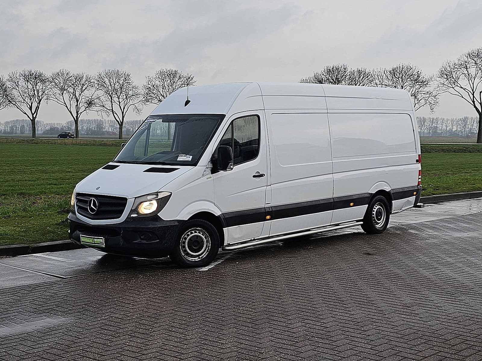 Mercedes-Benz Sprinter thumbnail 2