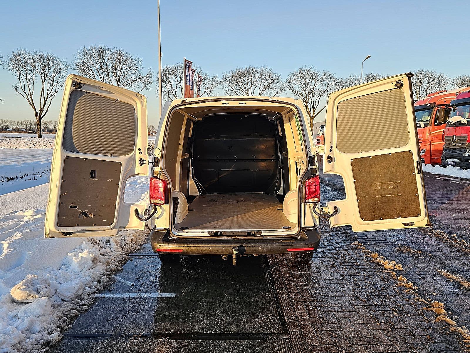 Volkswagen Transporter thumbnail 12