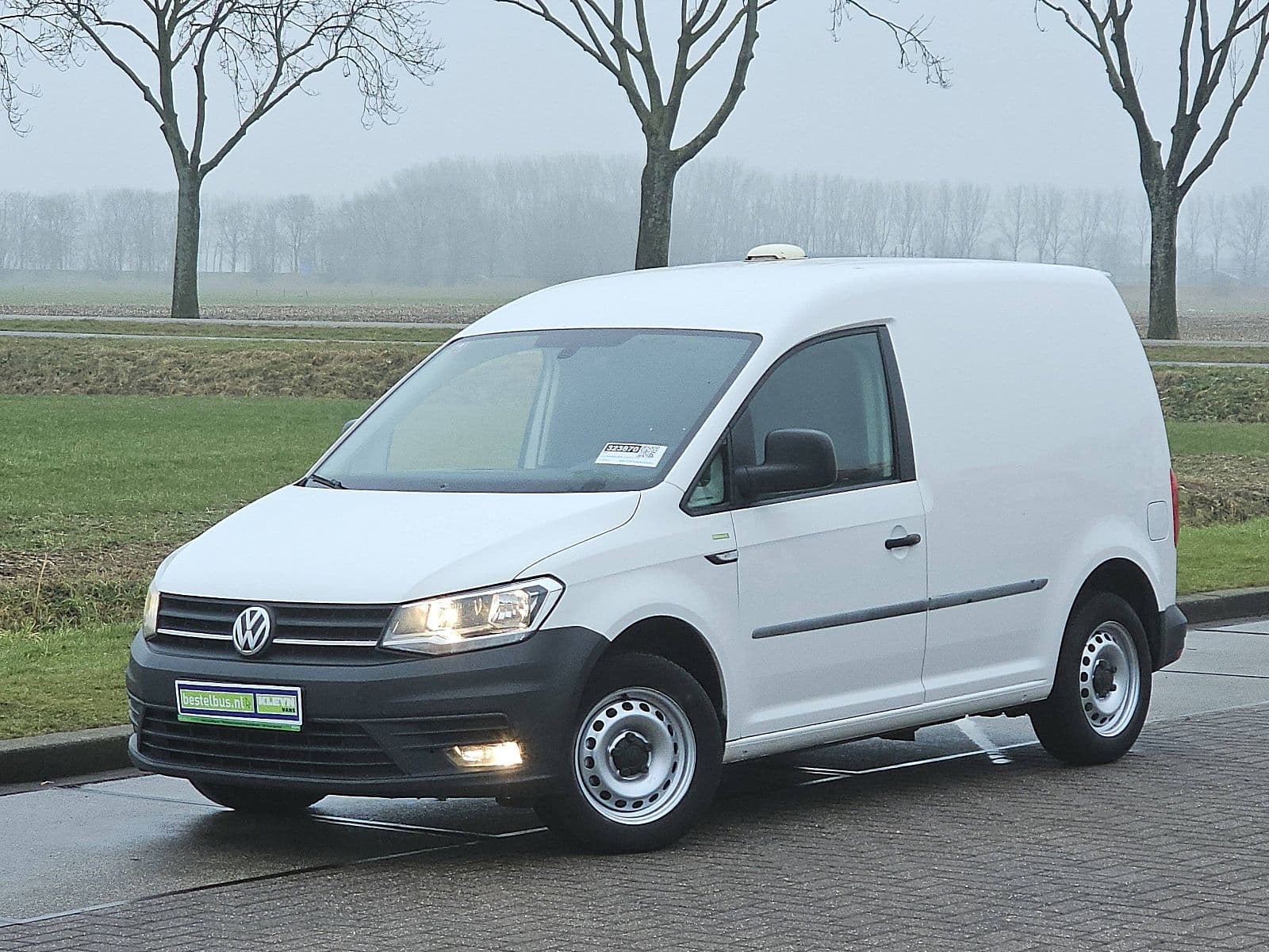 Volkswagen Caddy thumbnail 2
