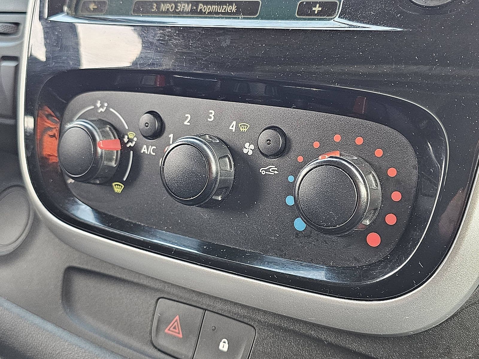 Opel Vivaro thumbnail 9