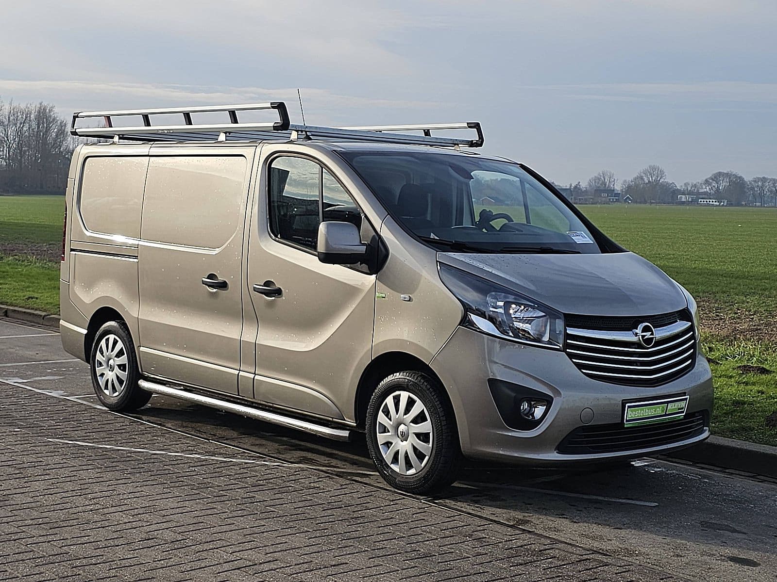 Opel Vivaro thumbnail 4