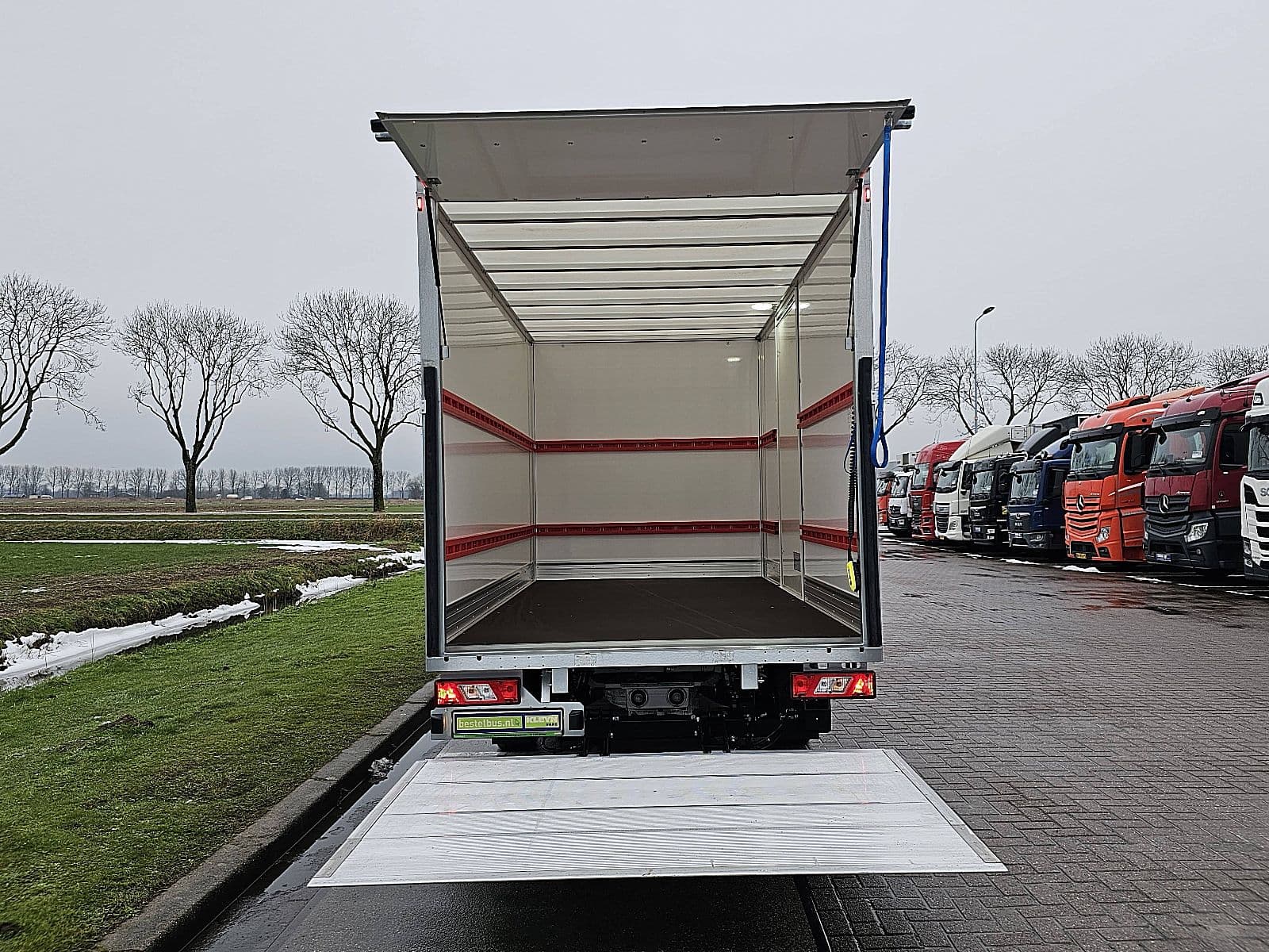 Ford E-Transit thumbnail 12