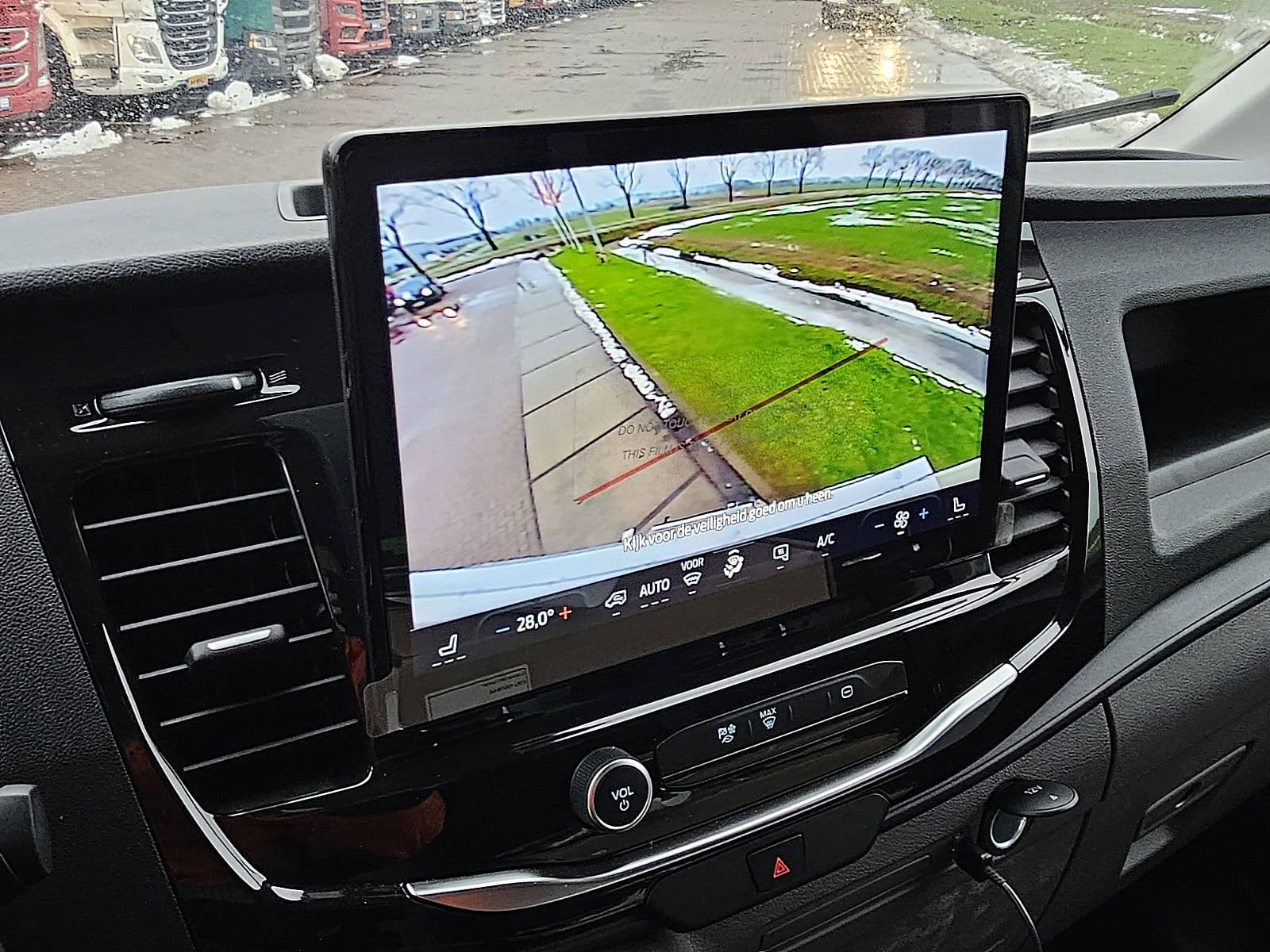 Ford E-Transit thumbnail 17