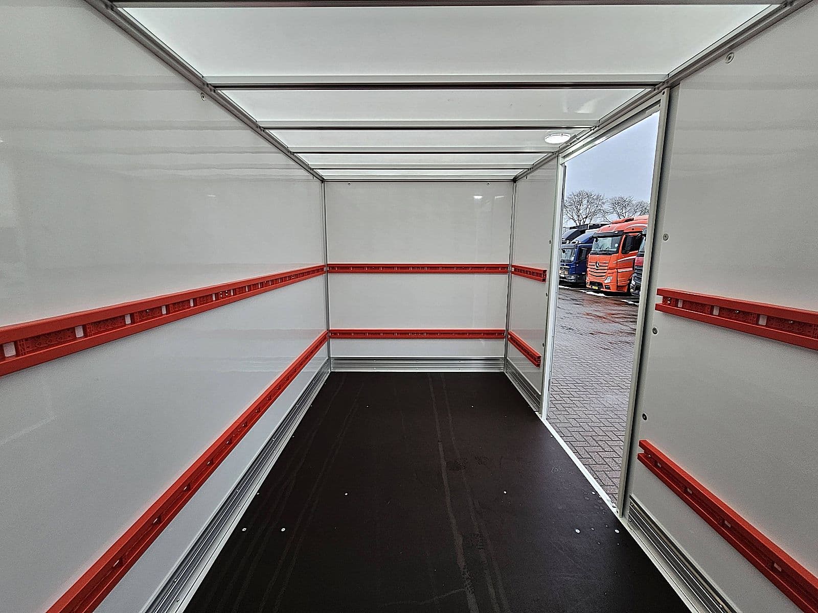 Ford E-Transit thumbnail 12