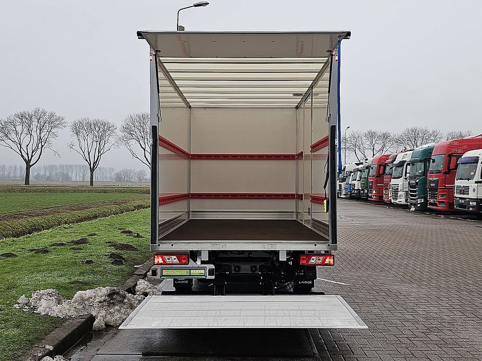 Ford E-Transit thumbnail 12